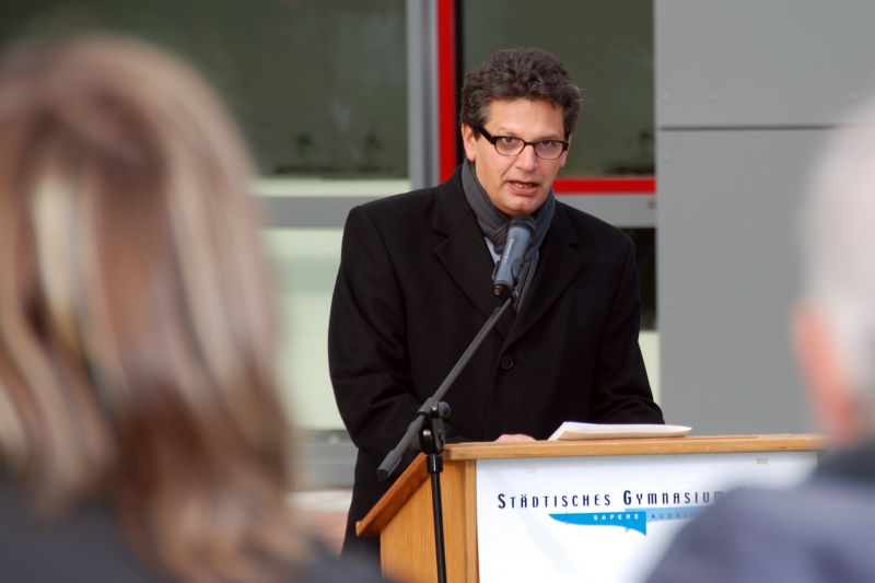 Herr Pipke erläutert den Stellenwert des neuen NW-Trakts aus Sicht des Schulträgers.