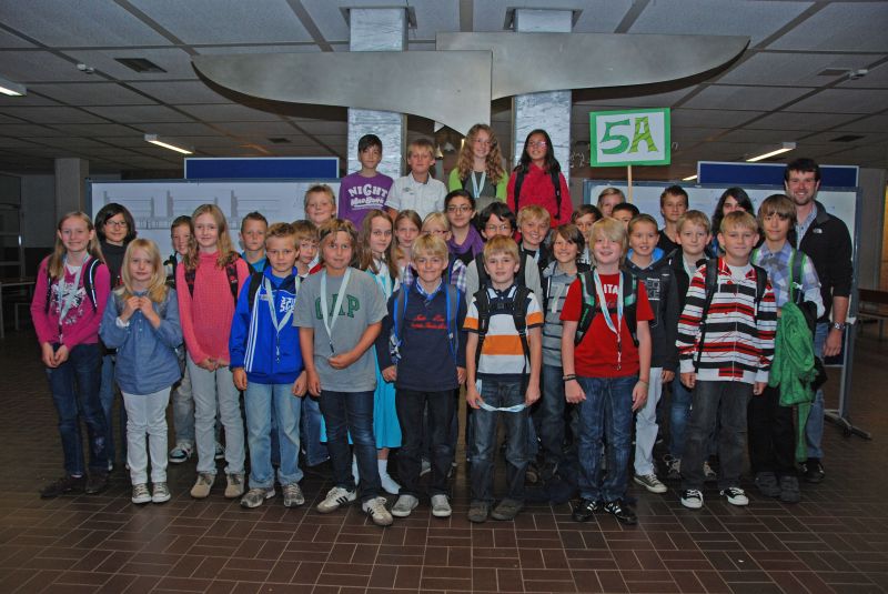Die 5a mit Herrn Braun und den Paten.