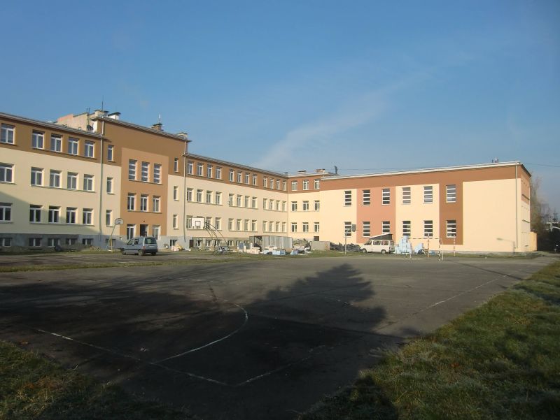 Auch die polnische Partnerschule wird renoviert – bei der Farbgebung ist man genau wie in Hennef auf Tradition bedacht.