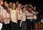 Auch der Oberstufenchor singt aus vollem Halse.