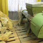 In Leipzig konnte die Aktenvernichtung durch die Stasi gestoppt werden. Zu sehen sind Gerätschaften, die zur Vernichtung der Akten verwendet wurden.